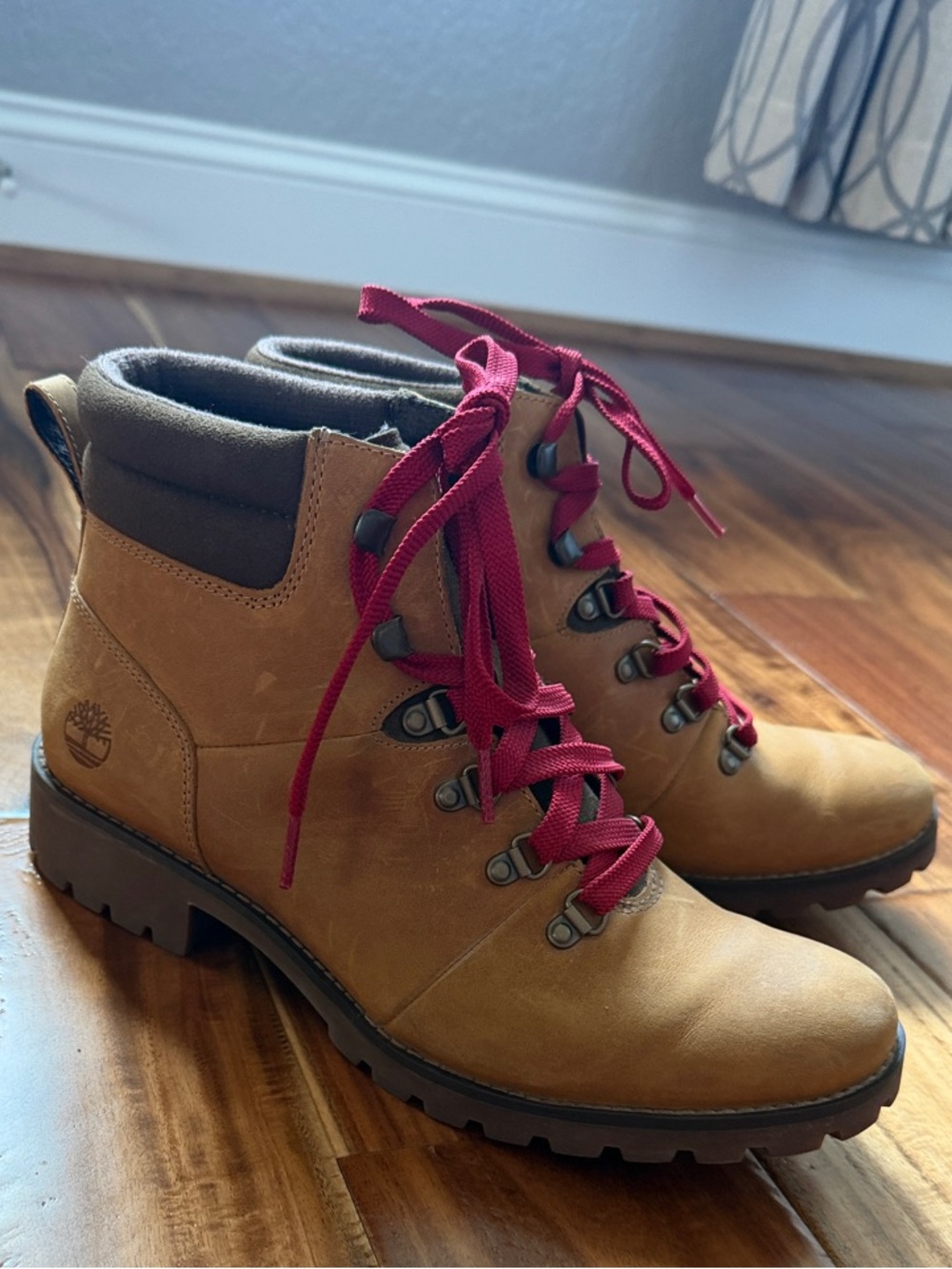 Timberland Women's Tan Leather Lace-Up Boots with Red Laces
